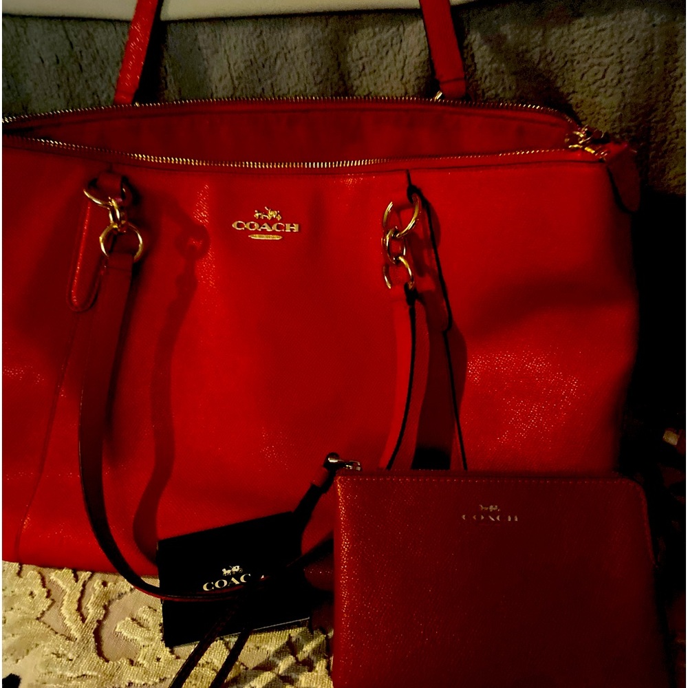 Bright pink leather coach, tote, and matching wristlet